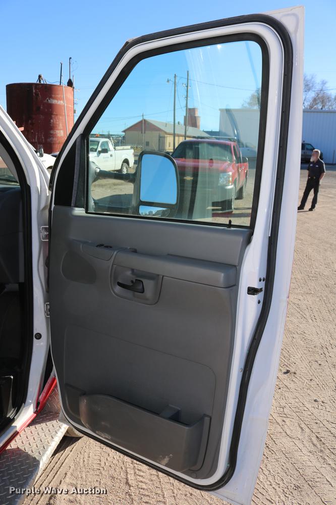 image for item DC3594 2006 Ford E450 ambulance