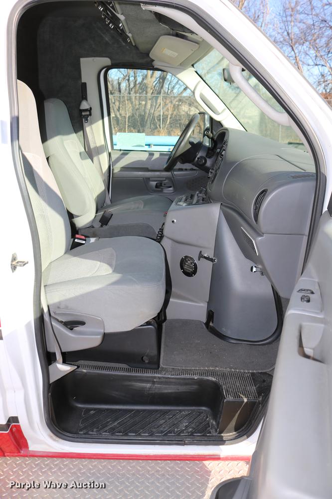 image for item DC3594 2006 Ford E450 ambulance