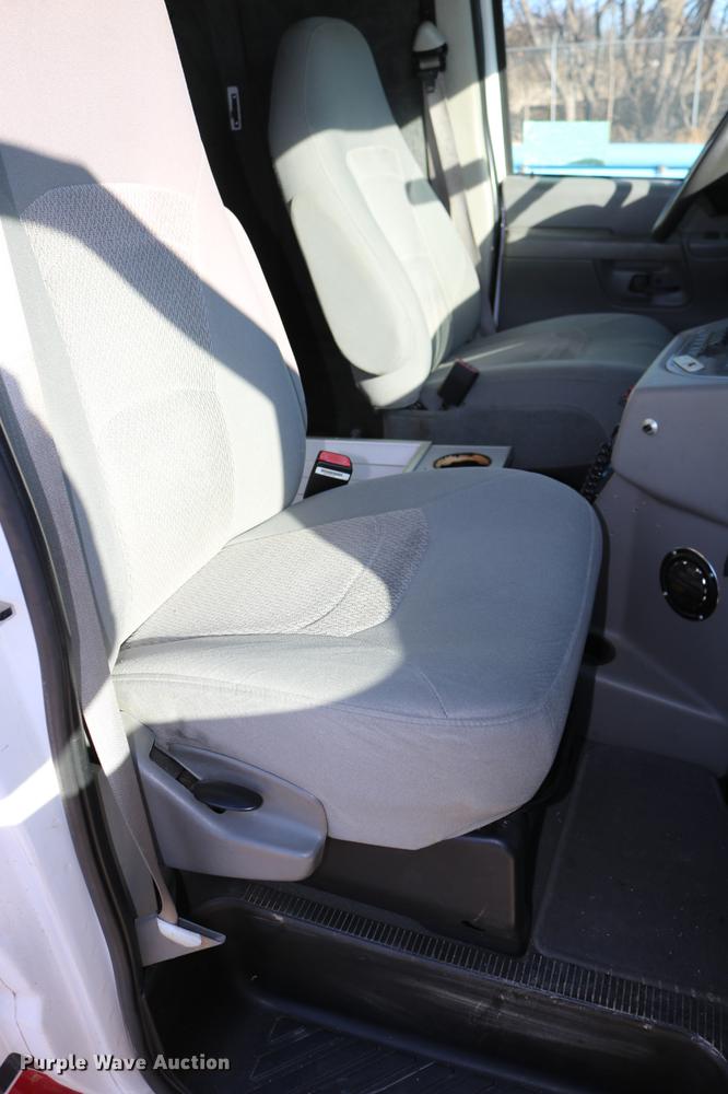 image for item DC3594 2006 Ford E450 ambulance