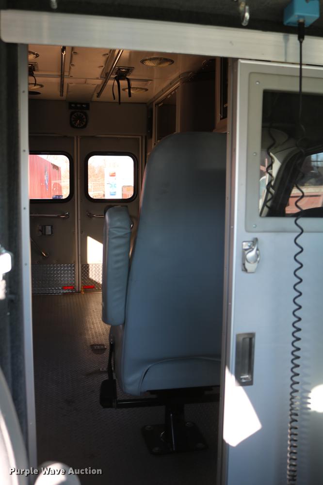 image for item DC3594 2006 Ford E450 ambulance