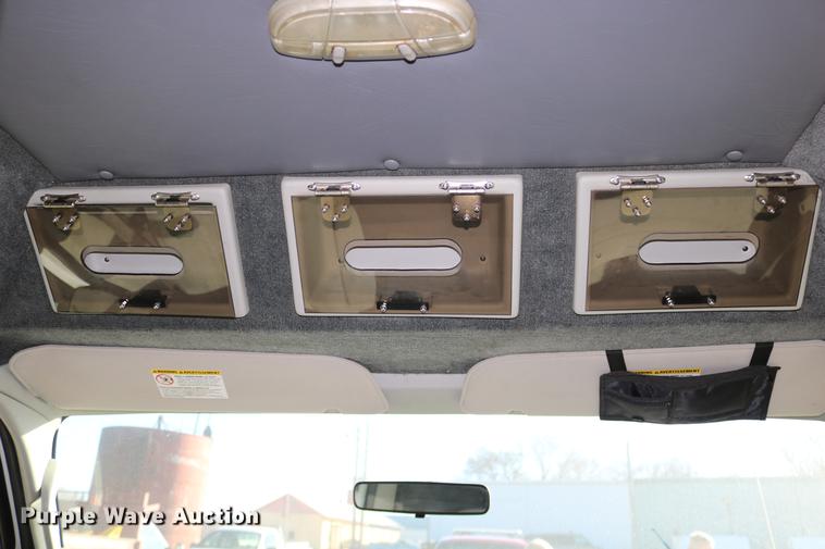 image for item DC3594 2006 Ford E450 ambulance