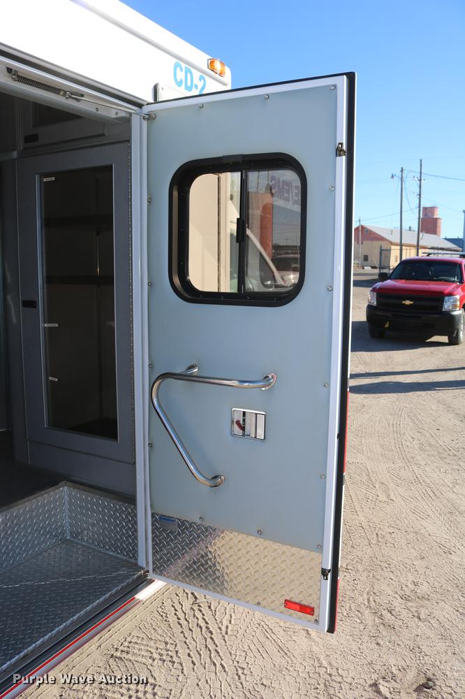 image for item DC3594 2006 Ford E450 ambulance