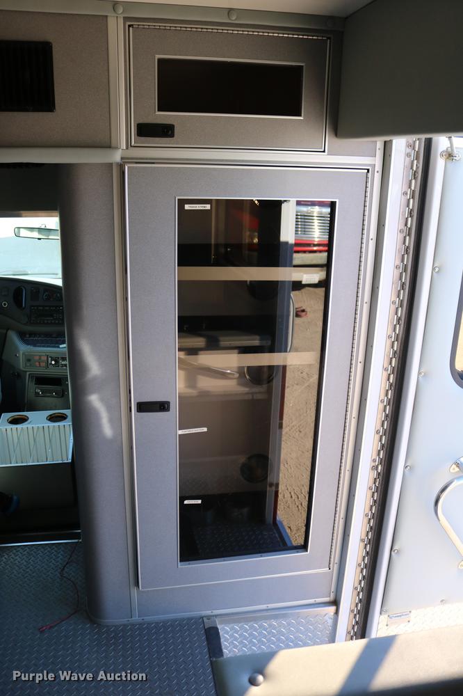 image for item DC3594 2006 Ford E450 ambulance