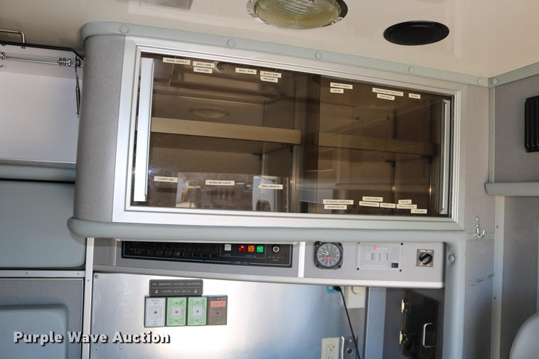 image for item DC3594 2006 Ford E450 ambulance