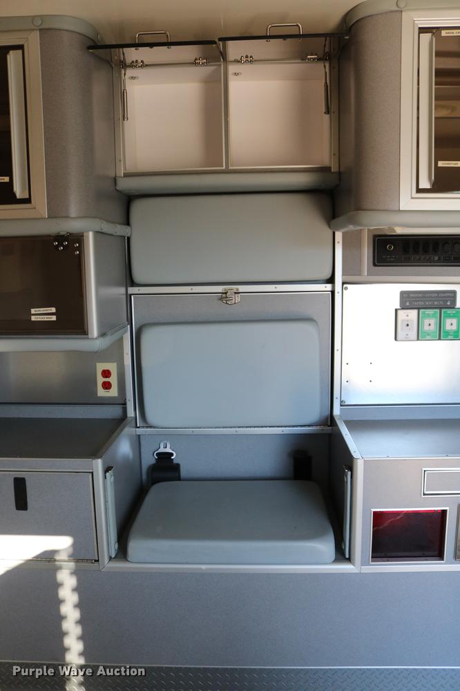 image for item DC3594 2006 Ford E450 ambulance