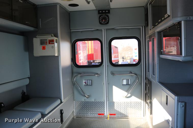 image for item DC3594 2006 Ford E450 ambulance