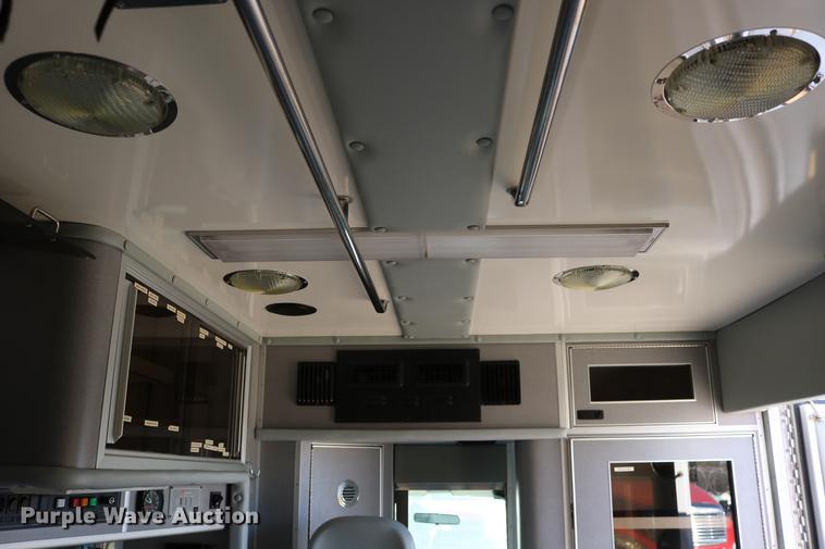 image for item DC3594 2006 Ford E450 ambulance