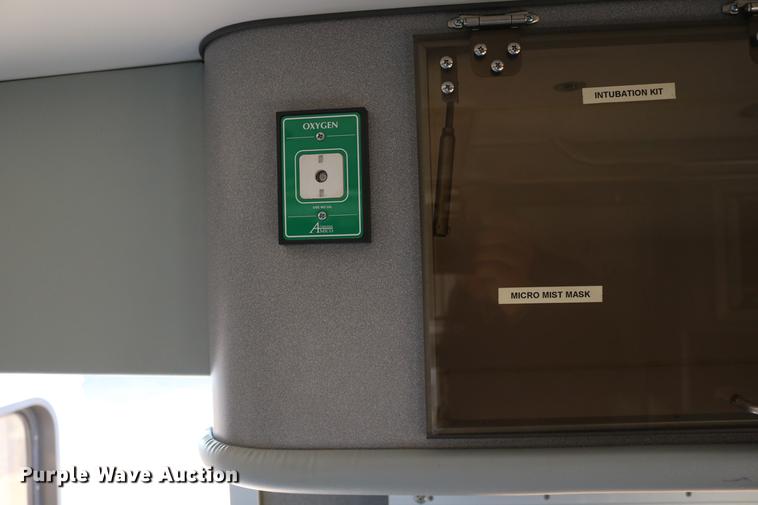 image for item DC3594 2006 Ford E450 ambulance