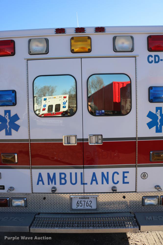image for item DC3594 2006 Ford E450 ambulance