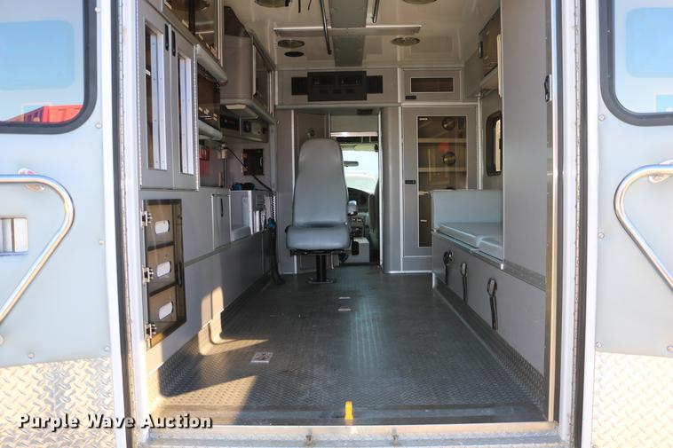 image for item DC3594 2006 Ford E450 ambulance