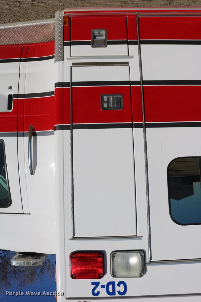 image for item DC3594 2006 Ford E450 ambulance