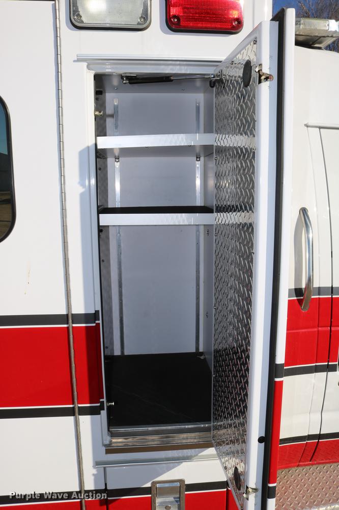 image for item DC3594 2006 Ford E450 ambulance