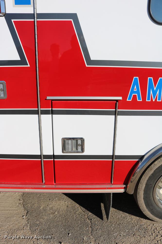 image for item DC3594 2006 Ford E450 ambulance