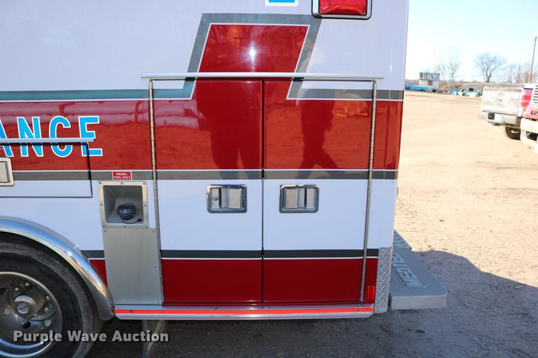 image for item DC3594 2006 Ford E450 ambulance