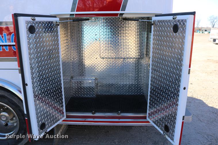 image for item DC3594 2006 Ford E450 ambulance