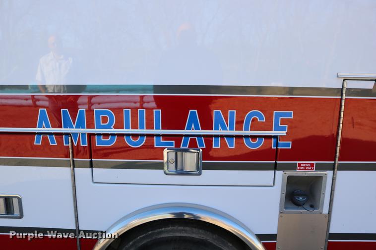 image for item DC3594 2006 Ford E450 ambulance