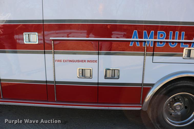 image for item DC3594 2006 Ford E450 ambulance