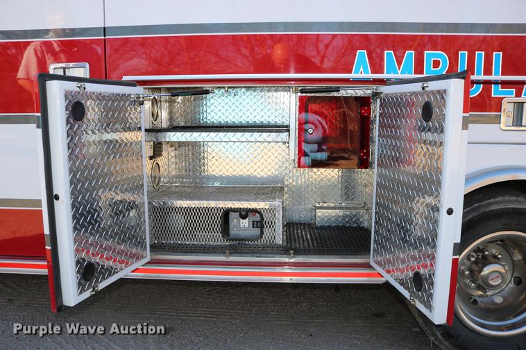 image for item DC3594 2006 Ford E450 ambulance