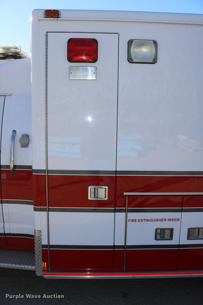 image for item DC3594 2006 Ford E450 ambulance