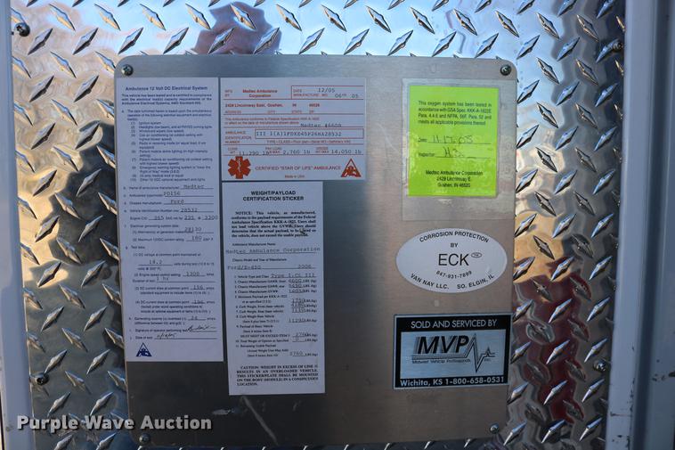 image for item DC3594 2006 Ford E450 ambulance