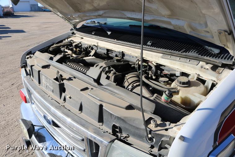 image for item DC3594 2006 Ford E450 ambulance