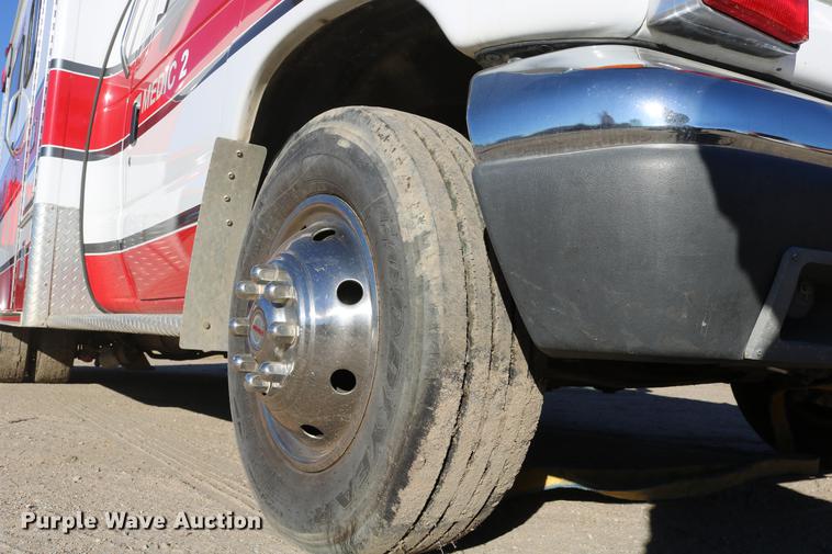 image for item DC3594 2006 Ford E450 ambulance