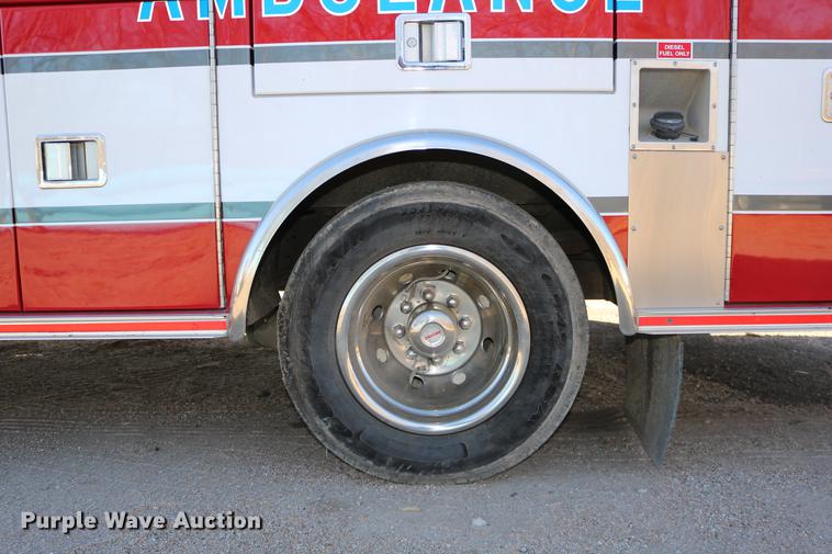 image for item DC3594 2006 Ford E450 ambulance