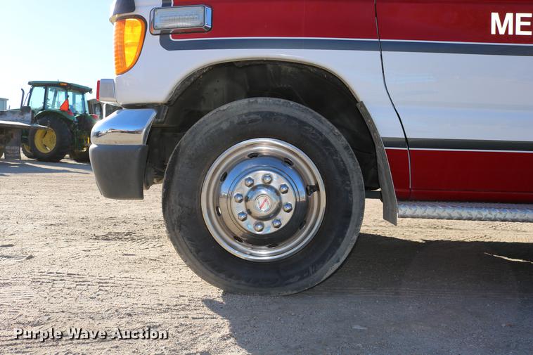 image for item DC3594 2006 Ford E450 ambulance