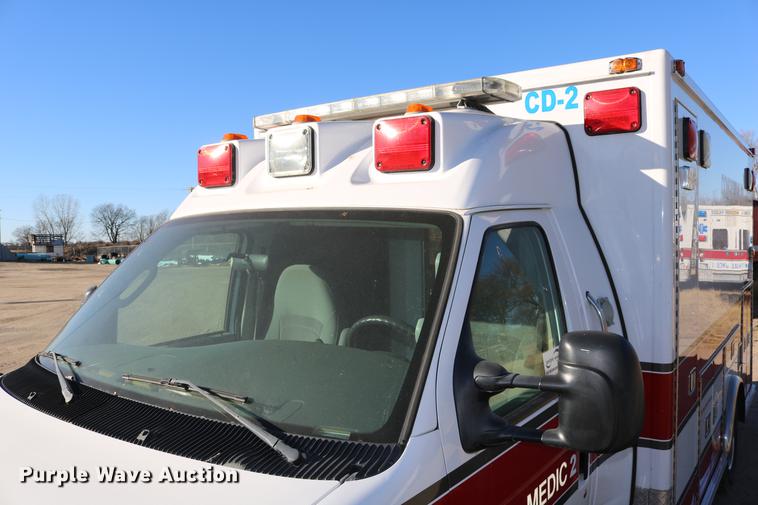 image for item DC3594 2006 Ford E450 ambulance