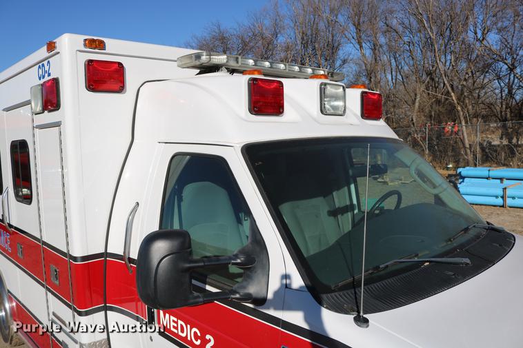 image for item DC3594 2006 Ford E450 ambulance