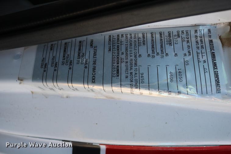image for item DC3594 2006 Ford E450 ambulance