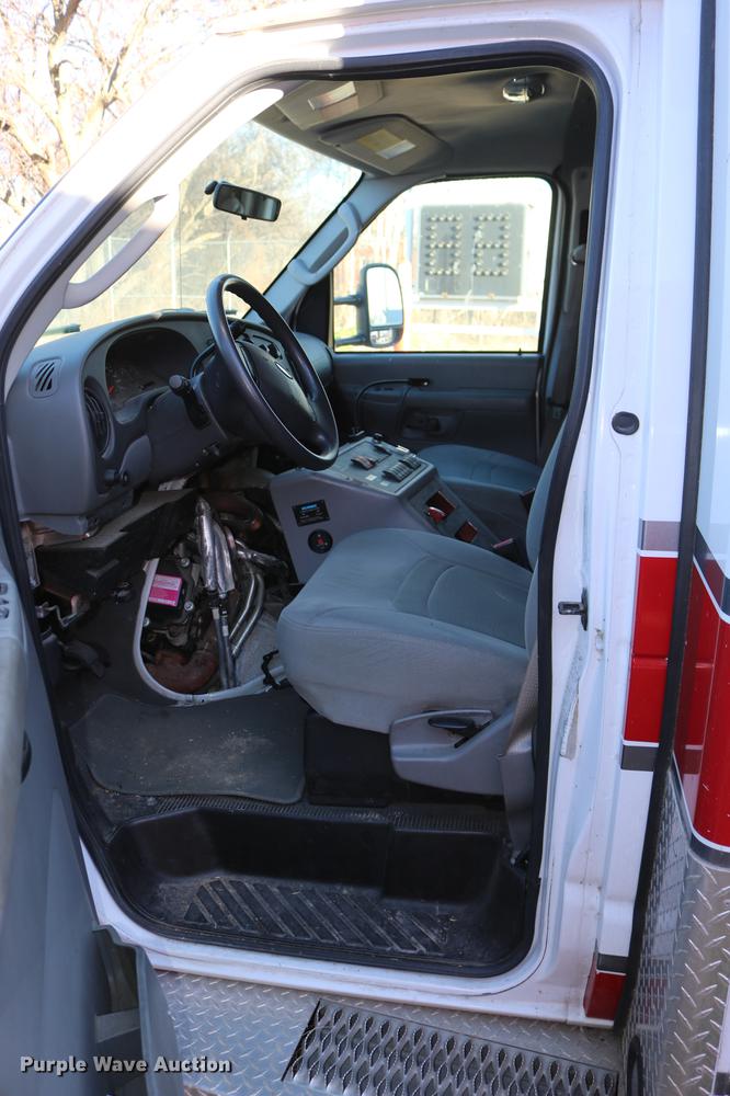 image for item DC3595 2008 Ford E450 ambulance