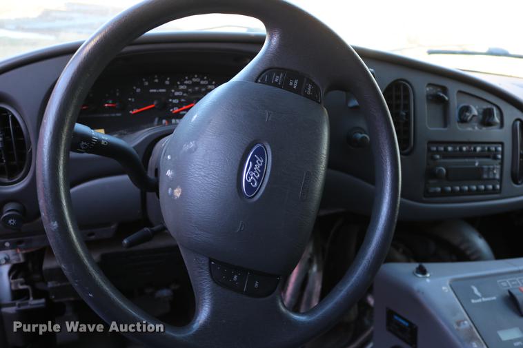 image for item DC3595 2008 Ford E450 ambulance