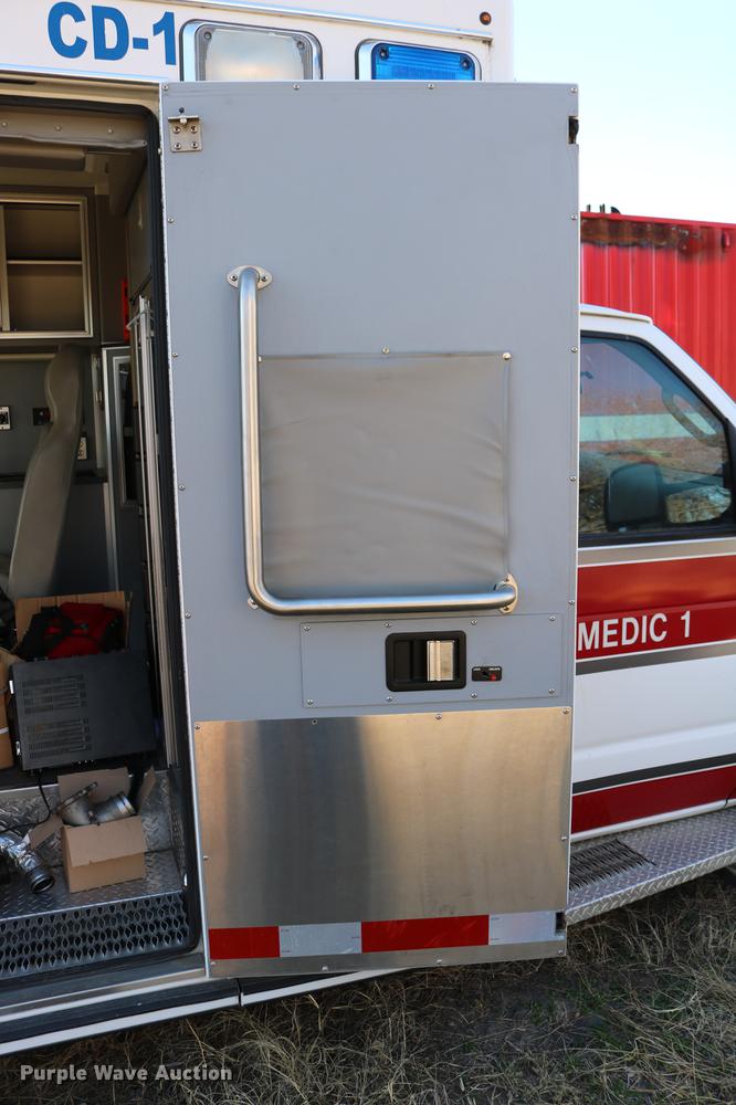image for item DC3595 2008 Ford E450 ambulance