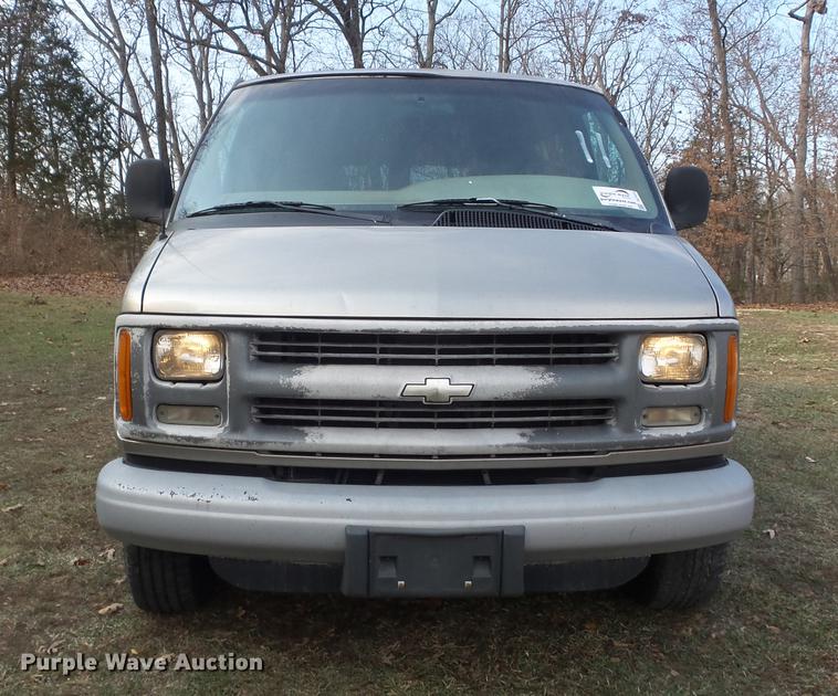 image for item DC7473 2002 Chevrolet Express 3500 Extended van