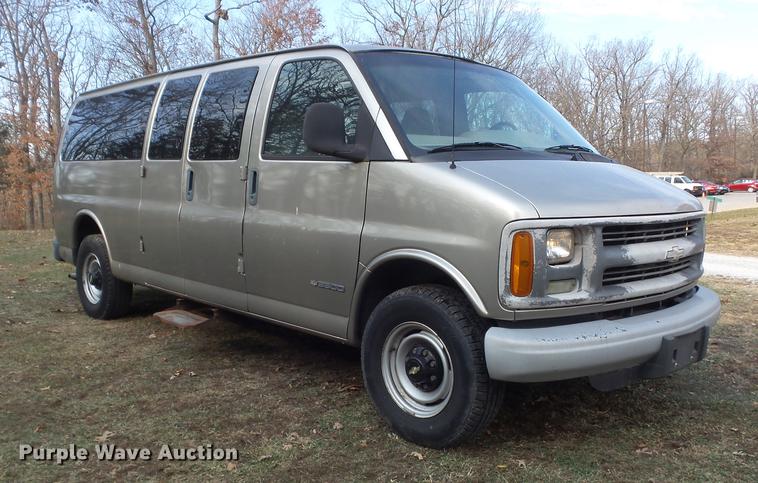 image for item DC7473 2002 Chevrolet Express 3500 Extended van