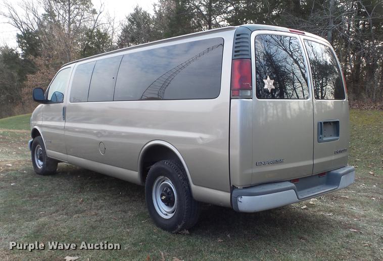 image for item DC7473 2002 Chevrolet Express 3500 Extended van