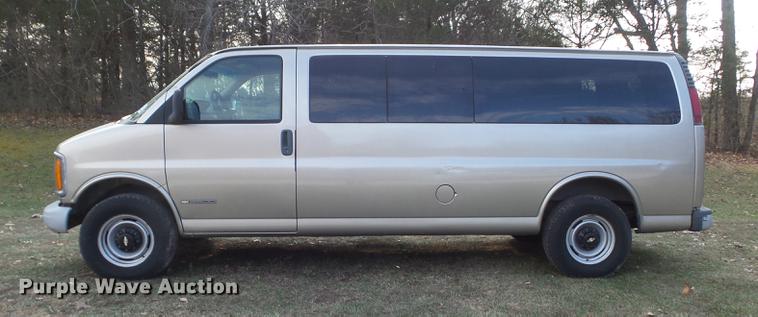 image for item DC7473 2002 Chevrolet Express 3500 Extended van