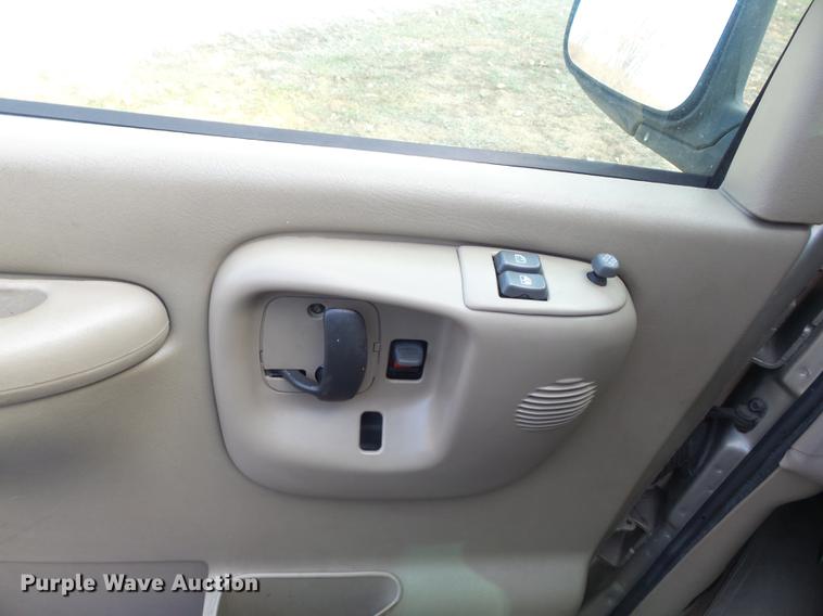 image for item DC7473 2002 Chevrolet Express 3500 Extended van