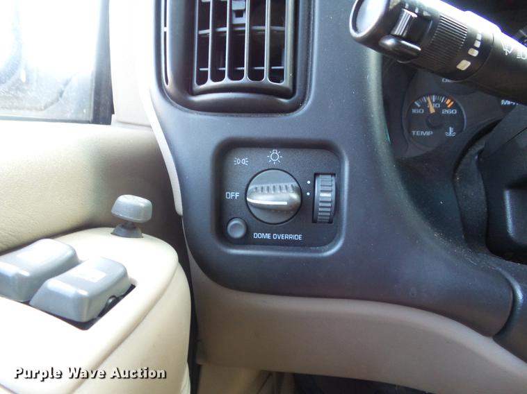 image for item DC7473 2002 Chevrolet Express 3500 Extended van