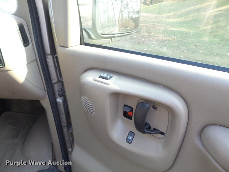 image for item DC7473 2002 Chevrolet Express 3500 Extended van