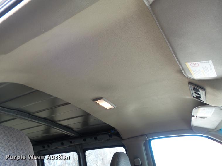image for item DC7473 2002 Chevrolet Express 3500 Extended van