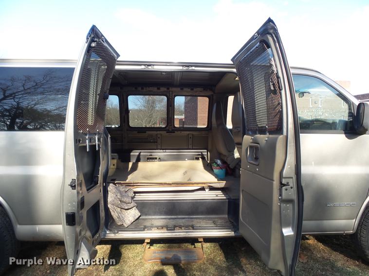 image for item DC7473 2002 Chevrolet Express 3500 Extended van