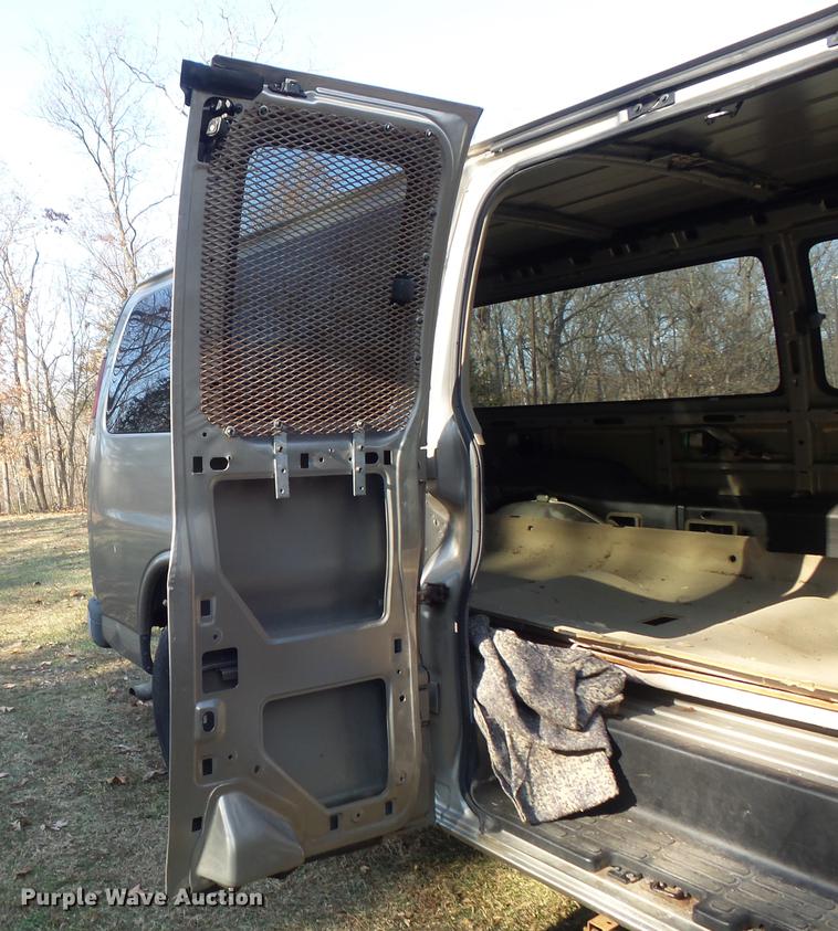 image for item DC7473 2002 Chevrolet Express 3500 Extended van