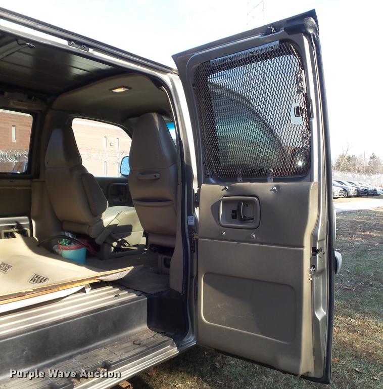 image for item DC7473 2002 Chevrolet Express 3500 Extended van
