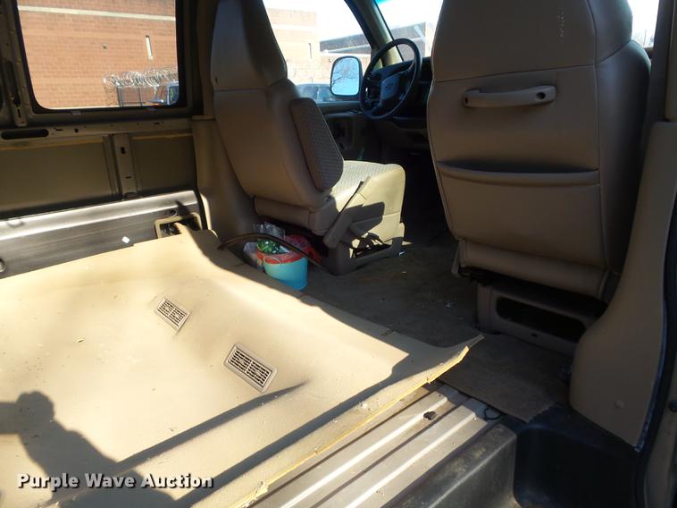 image for item DC7473 2002 Chevrolet Express 3500 Extended van
