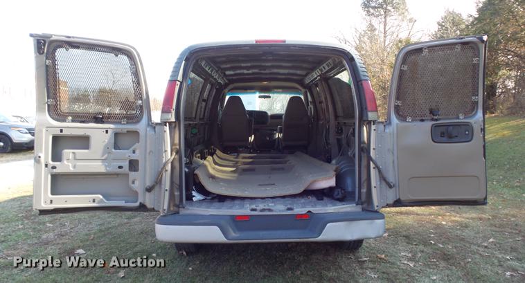 image for item DC7473 2002 Chevrolet Express 3500 Extended van