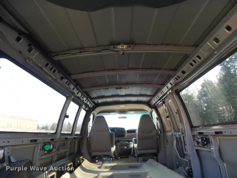 image for item DC7473 2002 Chevrolet Express 3500 Extended van