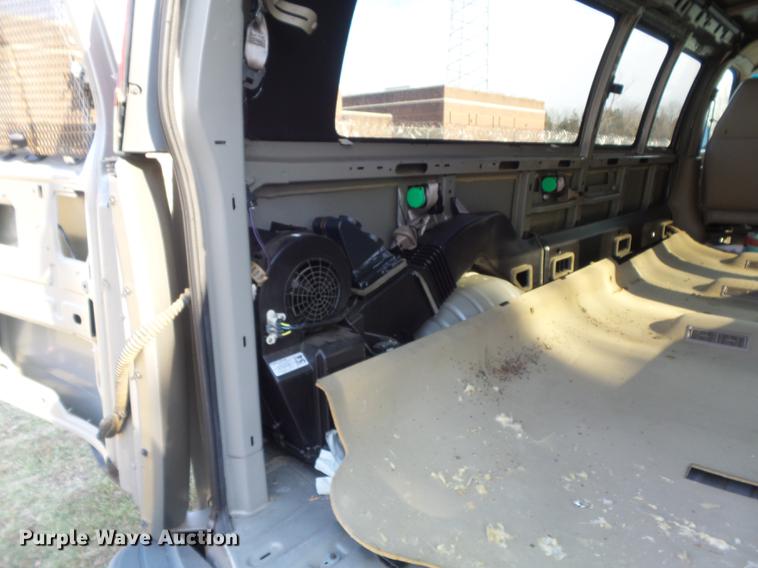 image for item DC7473 2002 Chevrolet Express 3500 Extended van