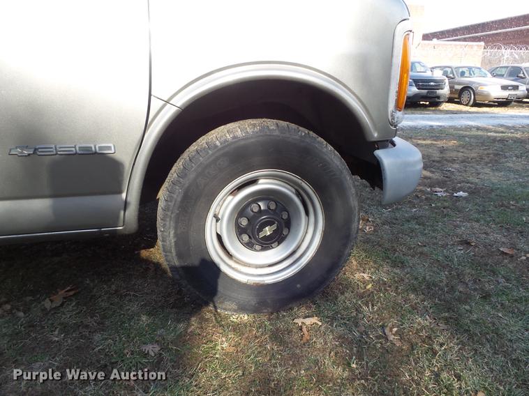 image for item DC7473 2002 Chevrolet Express 3500 Extended van